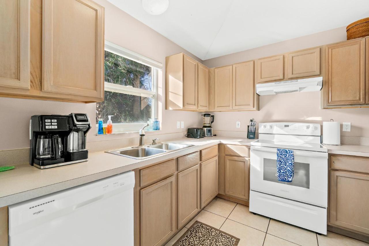Sunset Serenity - 3Br Beach Townhome With Outdoor Patio - New Hot Tub, Steps To Ocean Fun! เมลเบิร์น ภายนอก รูปภาพ